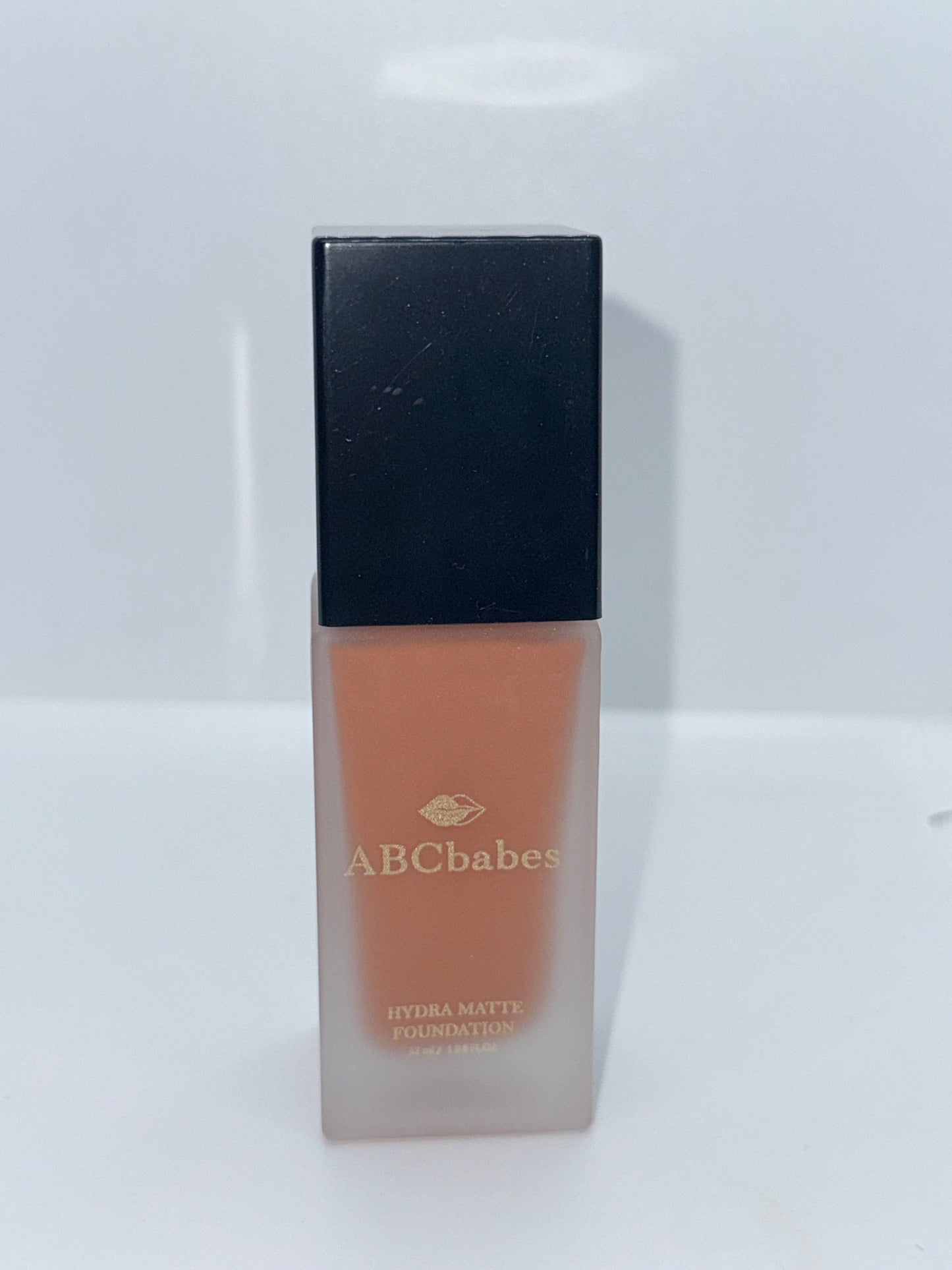 ABCbabes deep tan warm golden undertone shade 31 hydrating liquid foundation with matte finish.